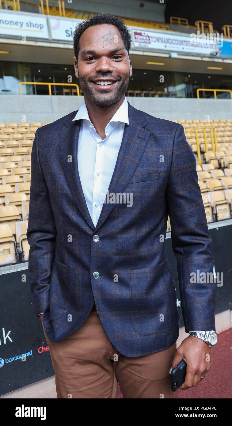 Wolverhampton, Regno Unito. 25 ago 2018. Ex Wolverhampton Wanderers e Manchester City player Joleon Lescott prima della Premier League match tra Wolverhampton Wanderers e il Manchester City a Molineux il 25 agosto 2018 a Wolverhampton, Inghilterra. (Foto di John Rainford/phcimages.com) Credit: Immagini di PHC/Alamy Live News Foto Stock
