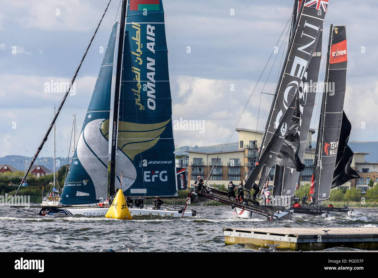 La Baia di Cardiff, Galles, UK. 25 ago 2018. Catamarano di prendere parte all'estremo la vela di serie in Cardiff Bay su un soleggiato e giorno nuvoloso in Galles Credito: Gary Parker/Alamy Live News Foto Stock