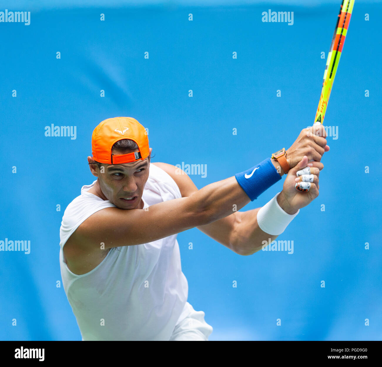 New York, Stati Uniti d'America. Il 25 agosto 2018. Rafael Nadal pratiche a US Open Tennis Championship a USTA Billie Jean King National Tennis Center Foto Stock