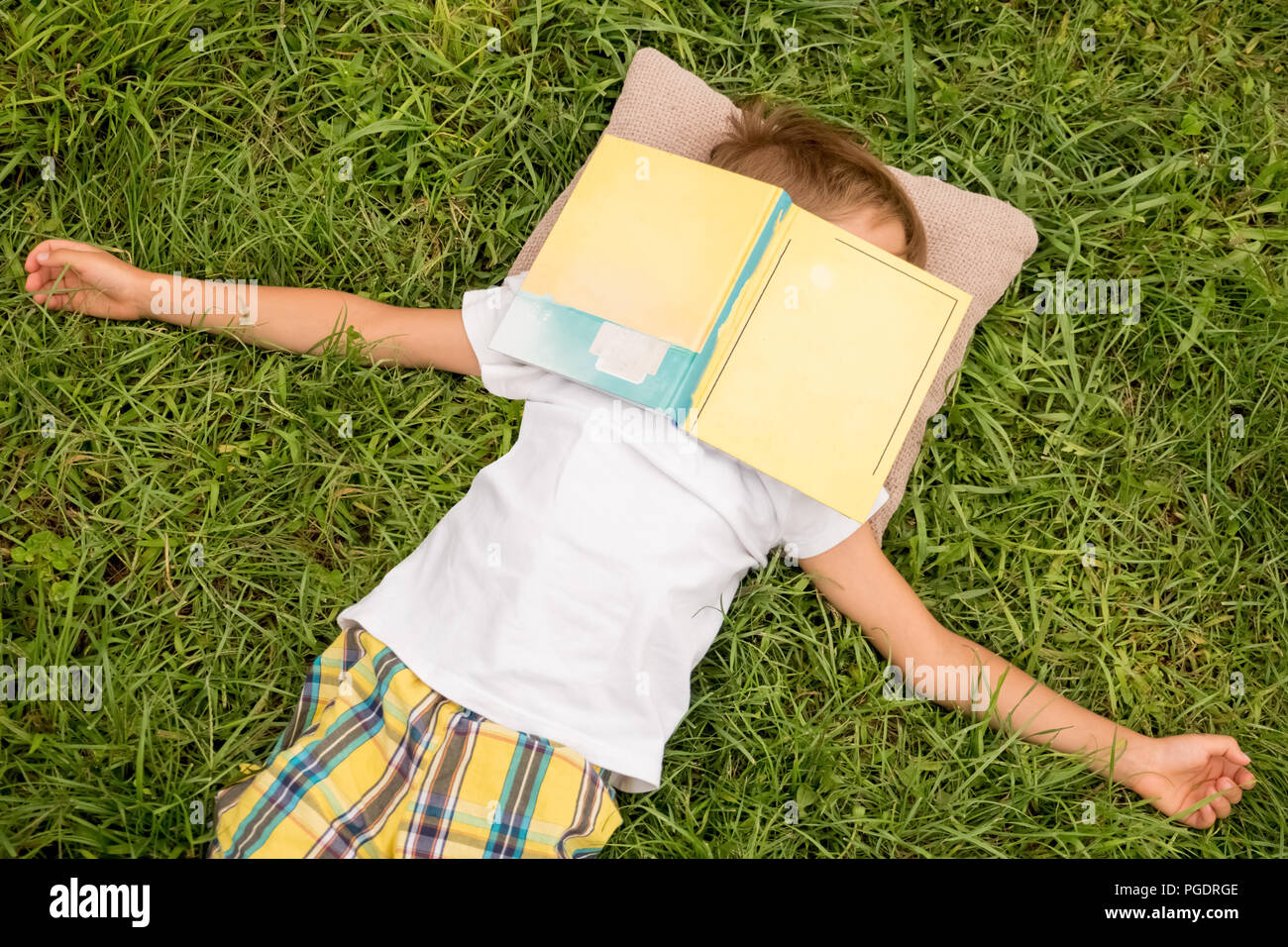 Tempo libero dalla scuola. Tempo di ricambio concetto, emozioni positive effetto. Foto Stock