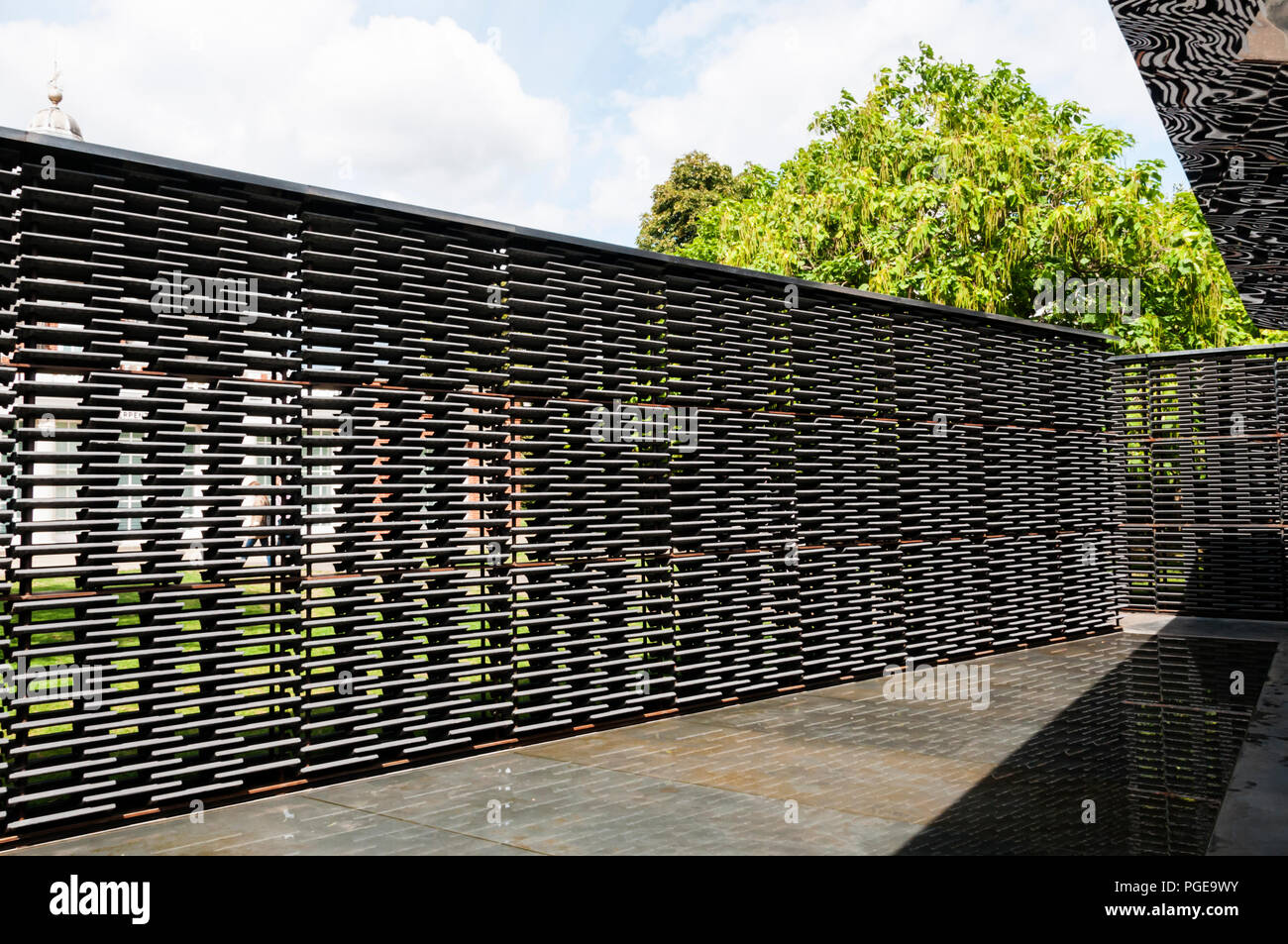 Il 2018 Serpentine Gallery Pavillion progettato da Frida Escobedo. Foto Stock