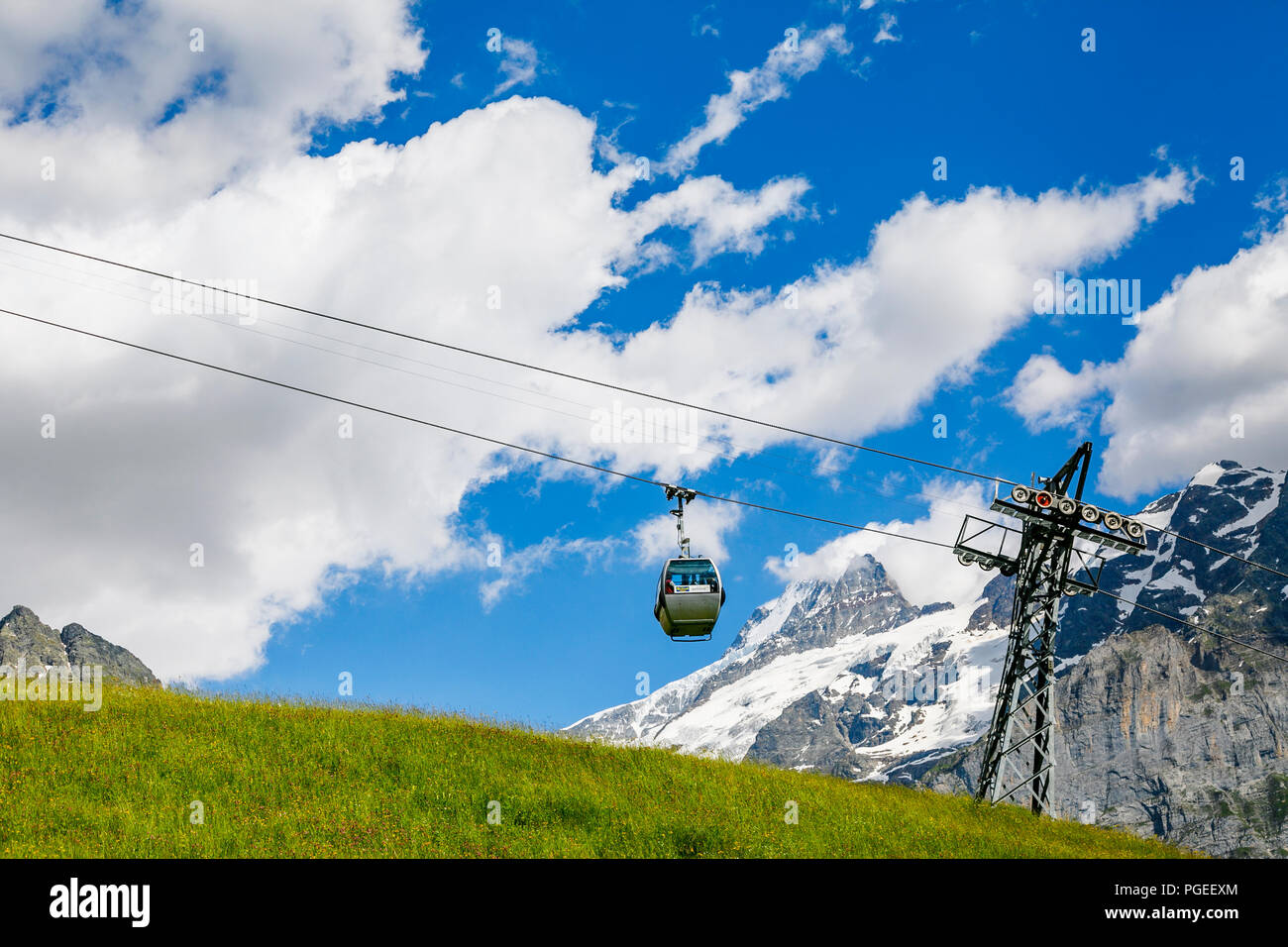 Grindelwald per primo in gondola da Bort mid-stazione nella regione della Jungfrau dell Oberland Bernese, Alpi, Svizzera Foto Stock