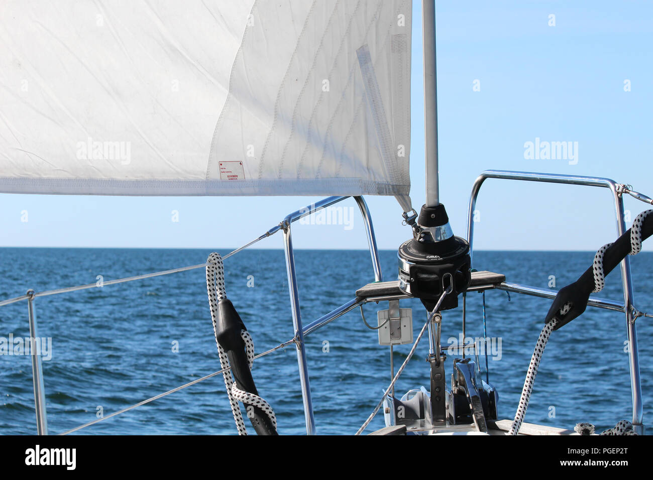 Verricello di barche a vela e yacht di corda di dettaglio. Yachting Foto Stock