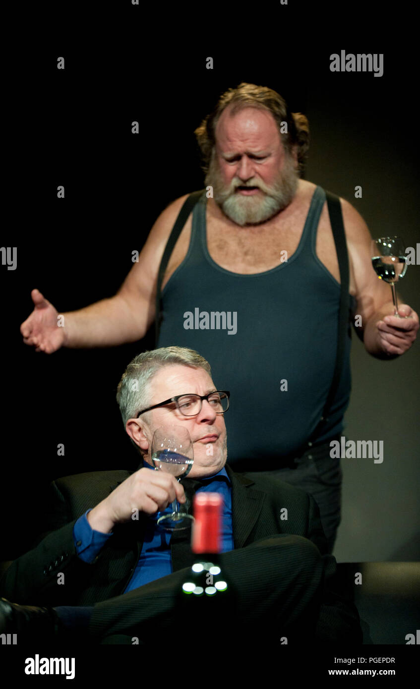 Compagnia di Teatro de Reynaertghesellen giocando Bal Van De Pompiers da Max Frisch, diretto da Chloé Heerman (Belgio, 25/02/2016) Foto Stock