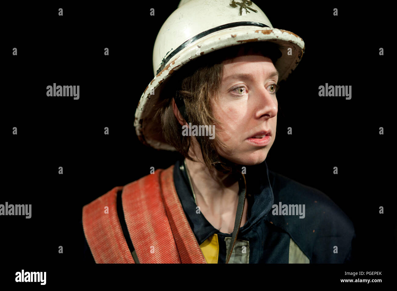 Compagnia di Teatro de Reynaertghesellen giocando Bal Van De Pompiers da Max Frisch, diretto da Chloé Heerman (Belgio, 25/02/2016) Foto Stock