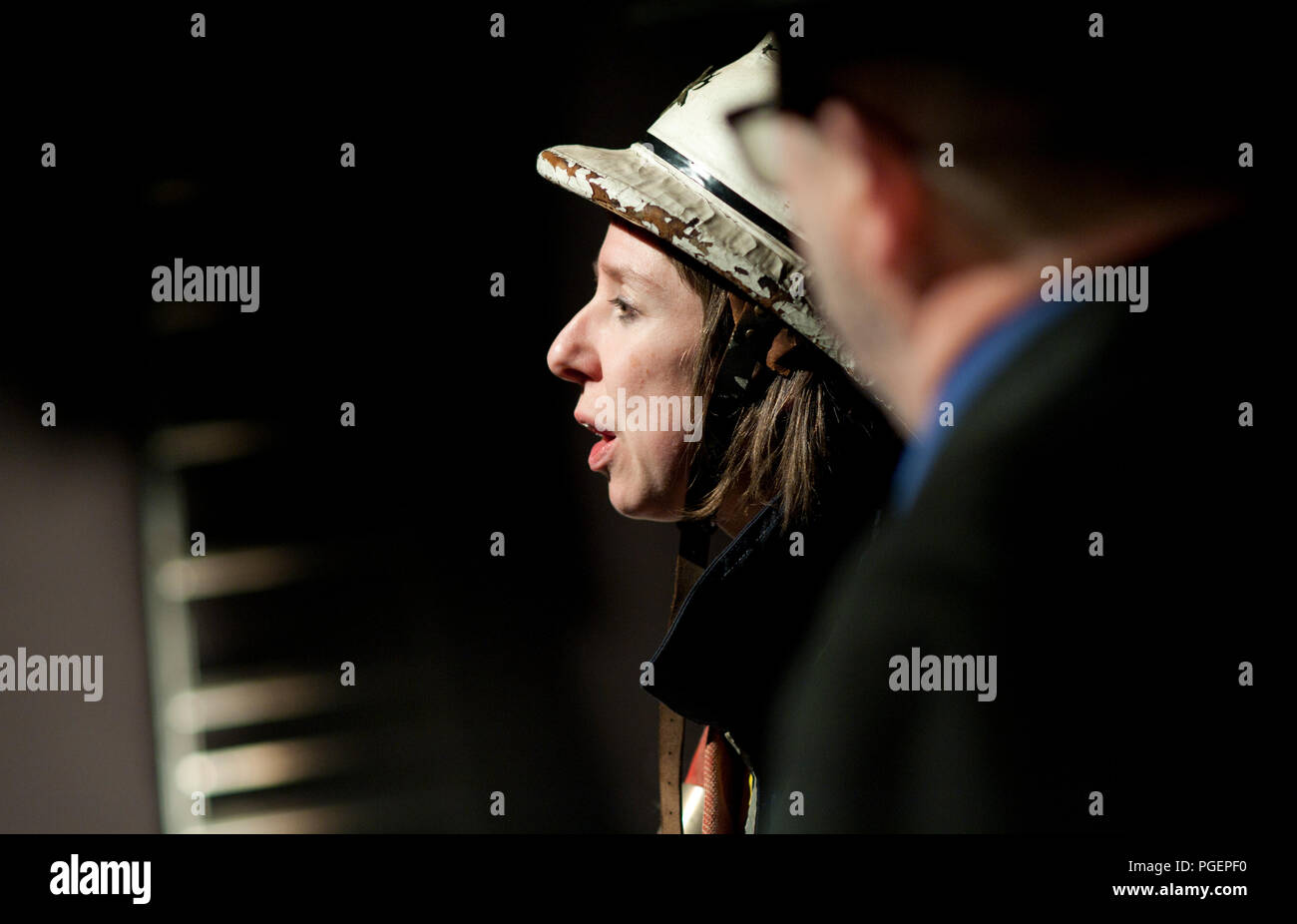 Compagnia di Teatro de Reynaertghesellen giocando Bal Van De Pompiers da Max Frisch, diretto da Chloé Heerman (Belgio, 25/02/2016) Foto Stock