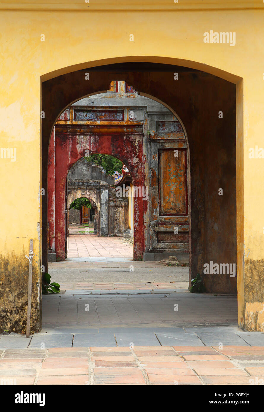 Vecchio passaggio - la cittadella di Hue - Vietnam Foto Stock