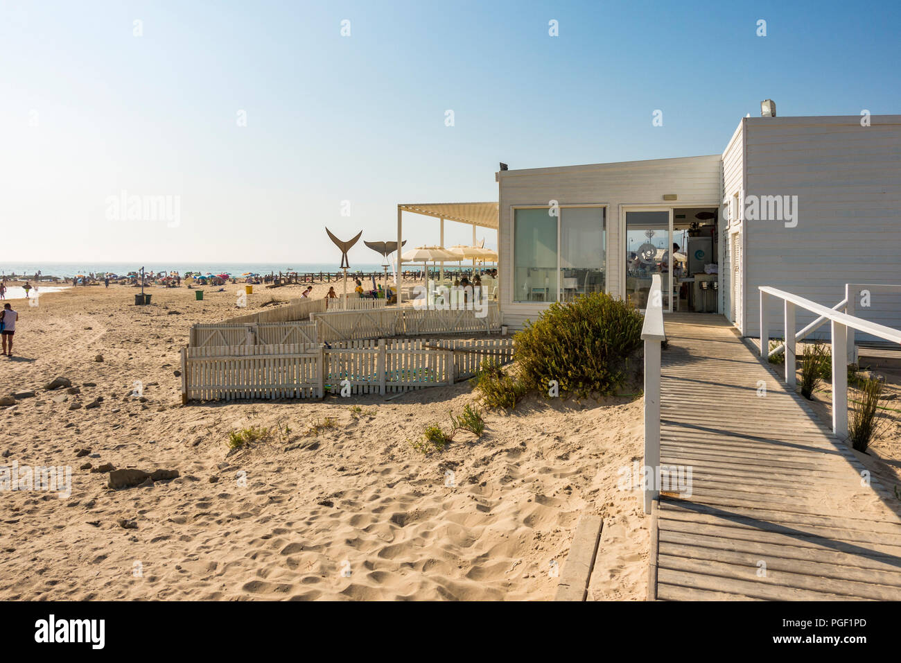 Tarifa con Chiringuito, lounge bar e ristorante. Punto più a sud dell'Europa, Costa de la Luz, Andalusia, Spagna Foto Stock