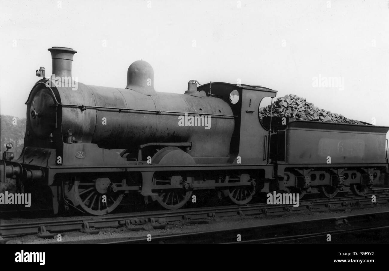 Ex Stazione Ferroviaria di Caledonian McIntosh 812 Classe 0-6-0 locomotiva a vapore No.327 come LMS No.17643 Foto Stock