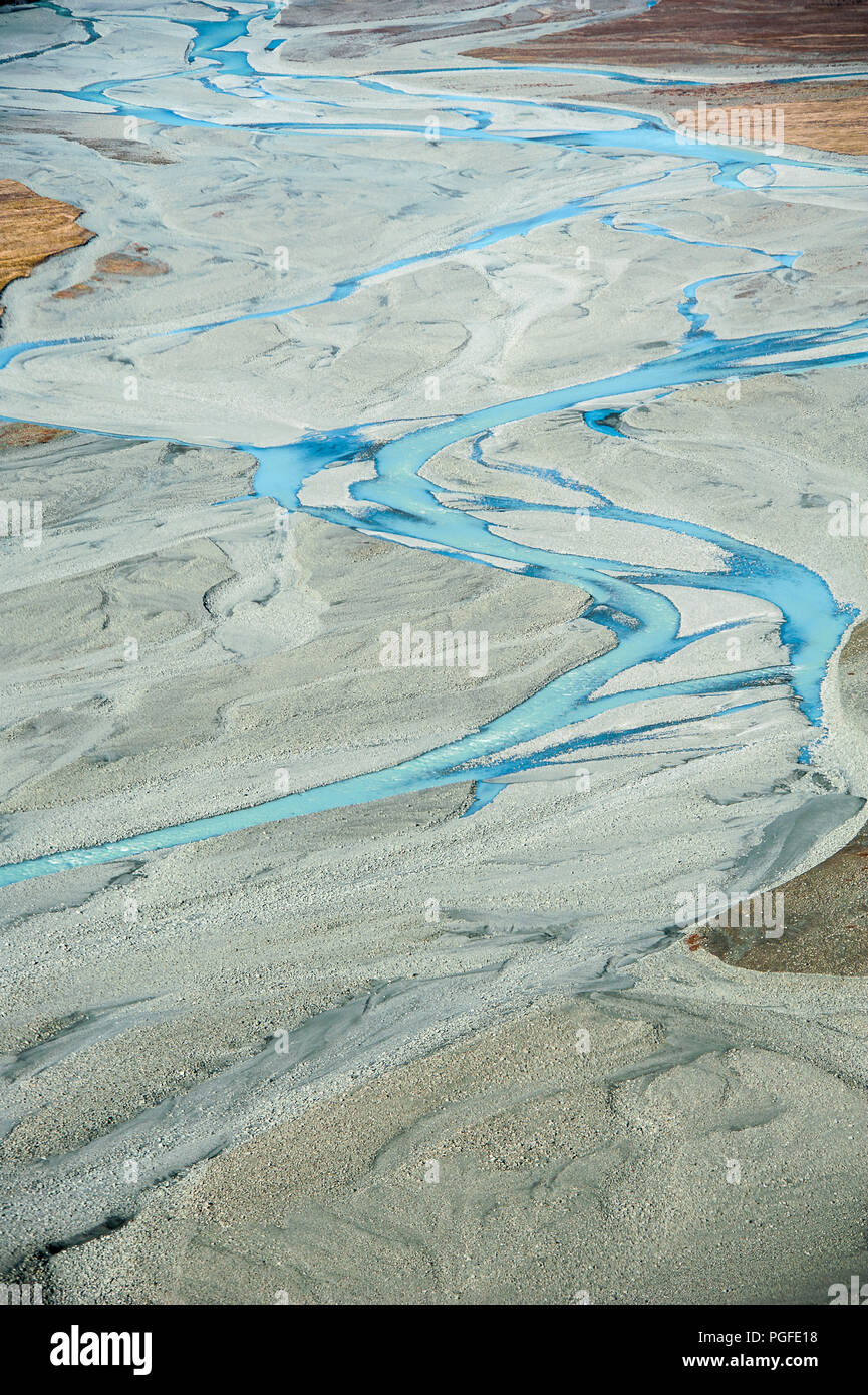 Vista aerea del Fiume Tasman sorgenti nel Parco nazionale di Mount Cook, Nuova Zelanda. Turchesi acque glaciali forma modello intrecciato in un colorato paese Foto Stock