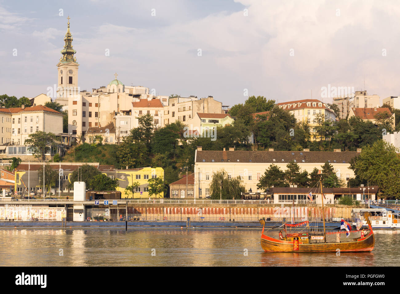 Belgrade Serbia cityscape - la Città Vecchia (Stari Grad) viste attraverso il fiume Sava, Serbia, l'Europa. Foto Stock