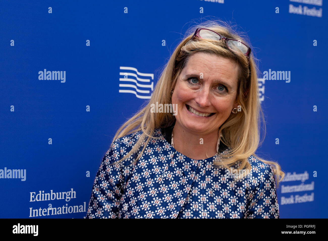 Edimburgo, Scozia, Regno Unito. 26 Agosto, 2018. Nella foto; Cressida Cowell worldwide autore di bestseller di come addestrare il vostro drago. Ritorna per il festival del libro con il secondo libro dalla sua nuova serie "maghi di una volta: due volte Magic.". Credito: Iain Masterton/Alamy Live News Foto Stock