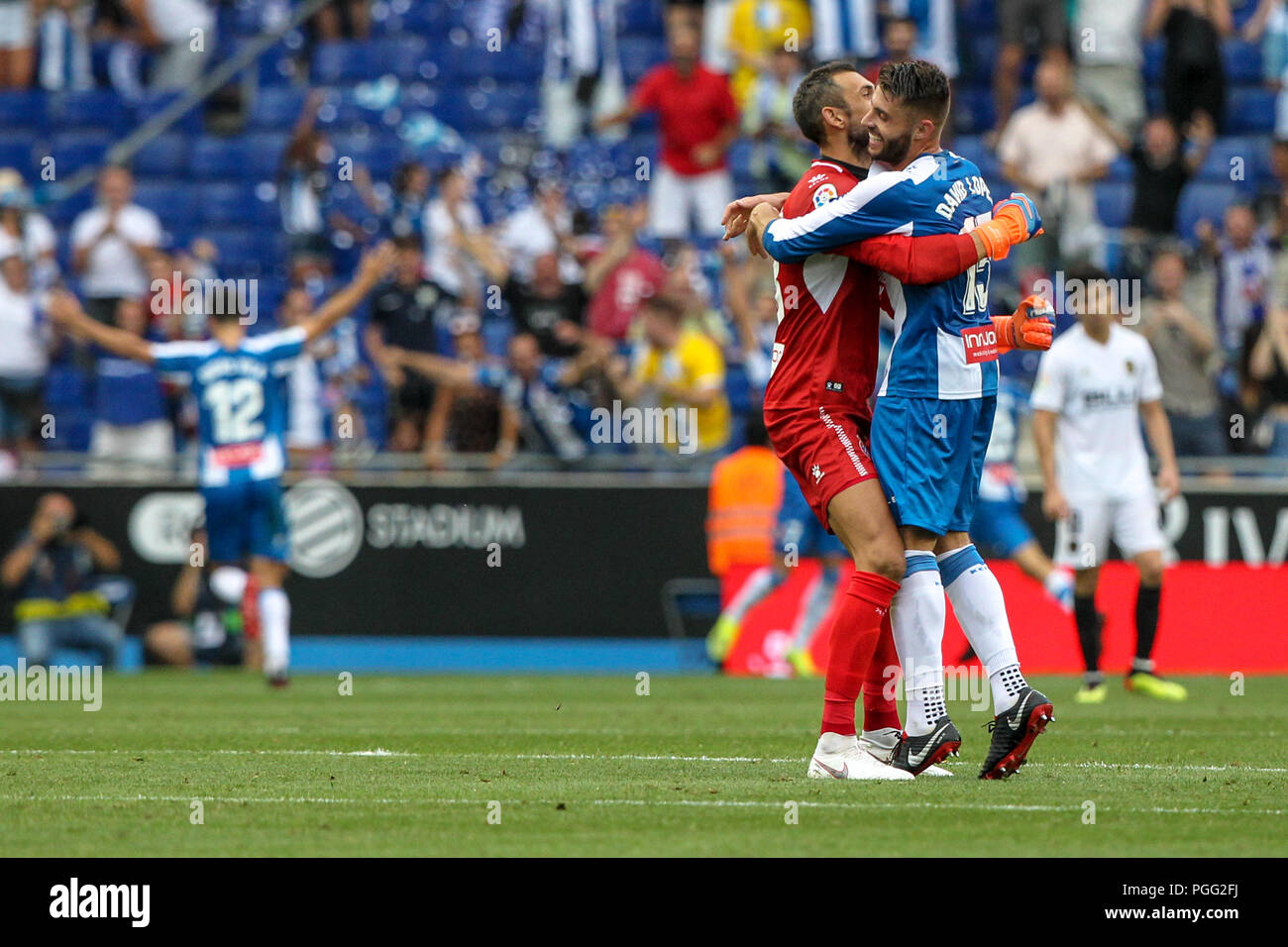 Barcellona, Spagna. Il 26 agosto 2018. La Liga calcio, Espanyol rispetto a Valencia; Diego Lopez e David Lopez celebrando il loro obiettivo rendendo 2-0 a Espanyol Credit: Azione Plus immagini di sport/Alamy Live News Foto Stock