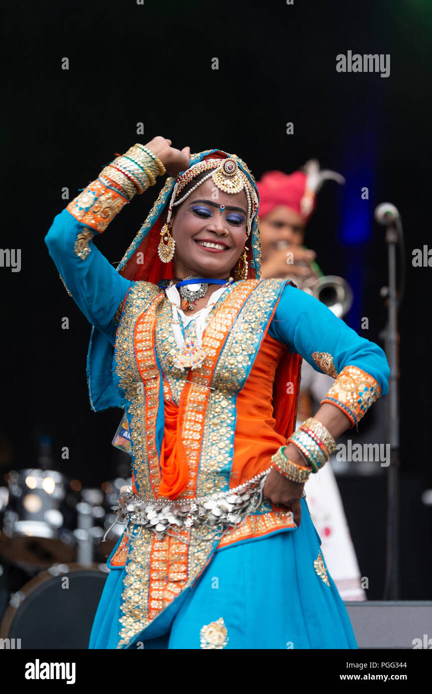 Belfast, Irlanda del Nord, Regno Unito Il 26 agosto 2018. Belfast Mela è la città della celebrazione annuale globale di culture in cui migliaia di persone si sono riunite per celebrare le persone e la diversità. La Mela trasformato Belfast del bellissimo giardino botanico in un magico giardino globale riempito con l'ambiente, i suoni e i profumi delle nazioni in tutto il mondo. Musica, danza, arti e cultura sono venuti insieme per creare un'esaltante, buon umore atmosfera che invita il mondo nel cuore di Belfast. Credito: John Rymer/Alamy Live News Foto Stock