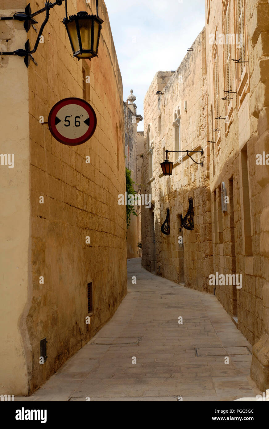 Bella strada di Mdina,antica capitale di Malta. Foto Stock