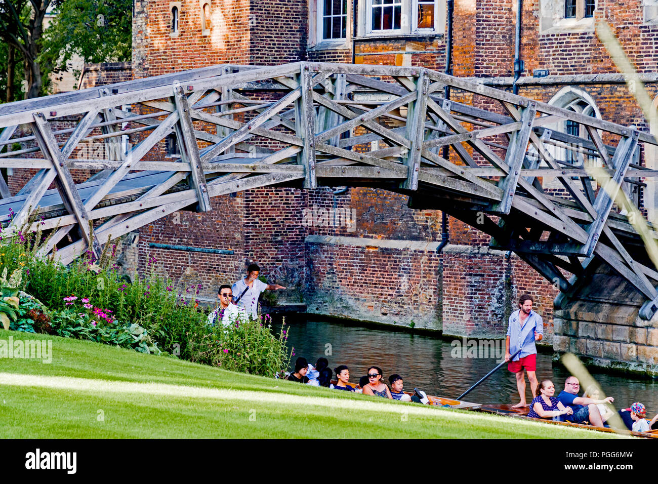 Cambridge (Inghilterra e Gran Bretagna): punting sul fiume Cam; Bootsfahrten auf der Cam Foto Stock