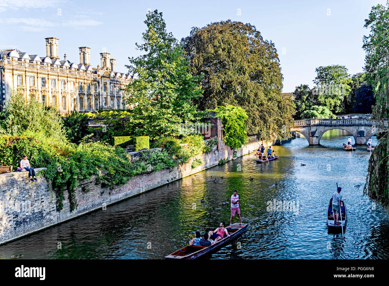 Cambridge (Inghilterra e Gran Bretagna): punting sul fiume Cam; Bootsfahrten auf der Cam Foto Stock