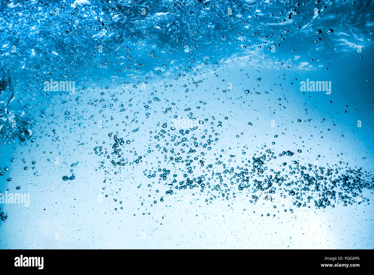 Molte bolle in acqua vicino, astratto onda di acqua con bolle Foto Stock