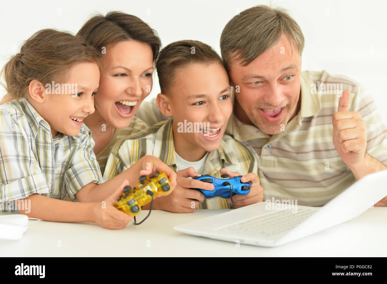 Ritratto di una famiglia i giochi per computer Foto Stock