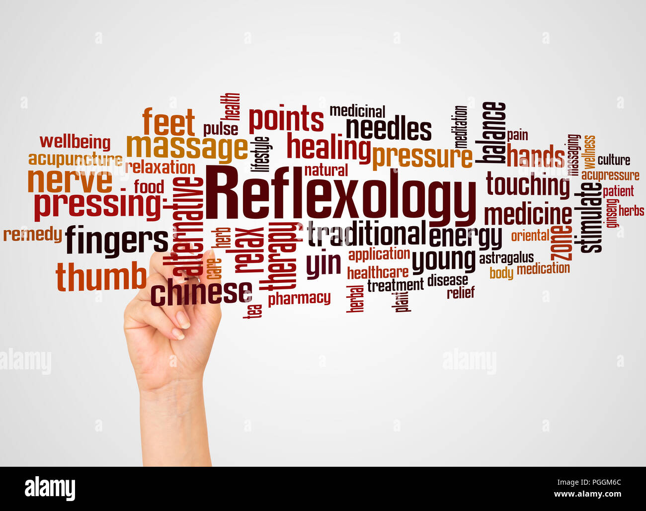 La riflessologia word cloud e la mano con il concetto di marcatore sul gradiente dello sfondo. Foto Stock