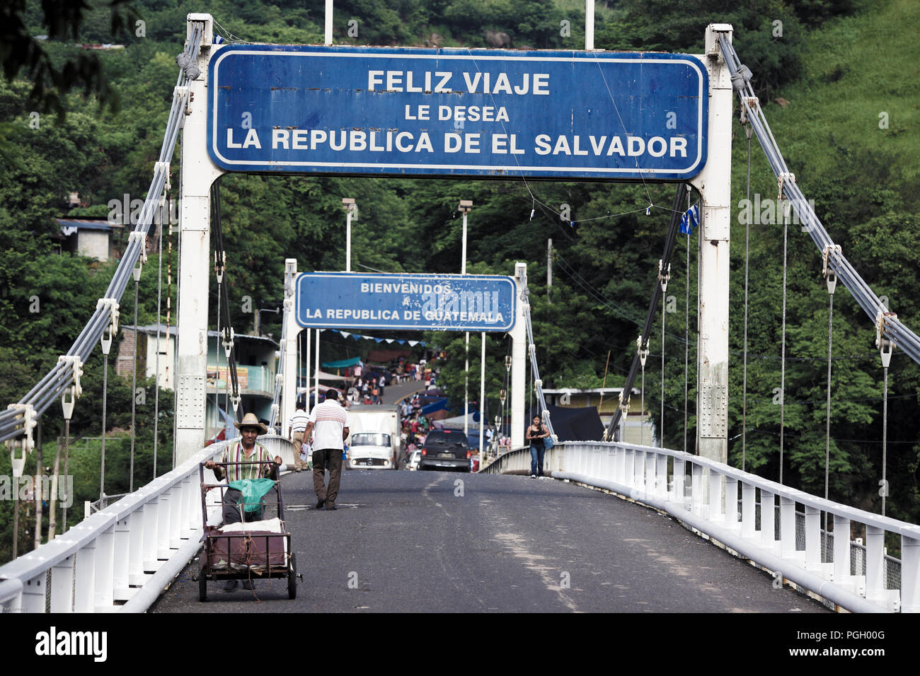 Attraversamento delle frontiere tra El Salvador e Guatemala Foto Stock