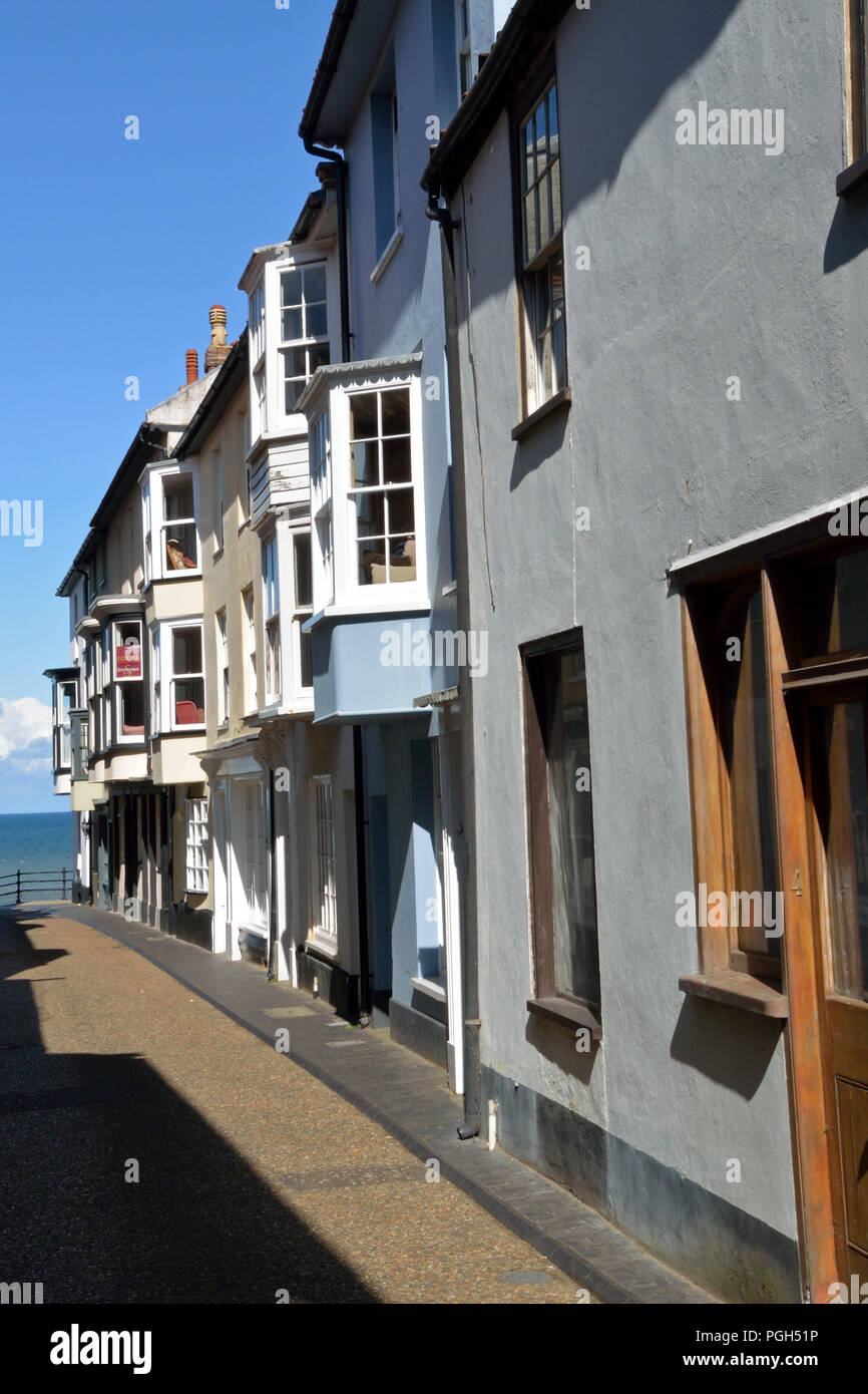 Finestre a bovindo a volontà in stretta Jetty Street, Cromer, Norfolk, Regno Unito Foto Stock