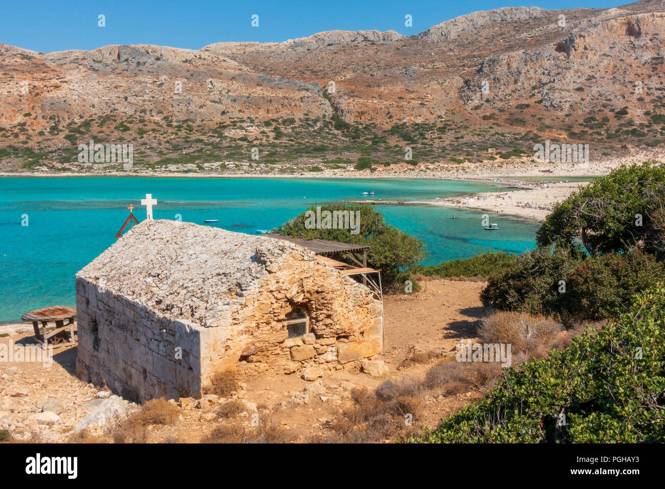 Cappella affacciato sulla Baia di Balos e la penisola di Gramvousa, Creta Foto Stock