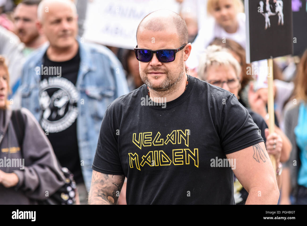 Gazzetta dei diritti degli animali marzo avrà luogo con i dimostranti fuori le case del Parlamento organizzata dai surge consistente dei vegani protestando Foto Stock