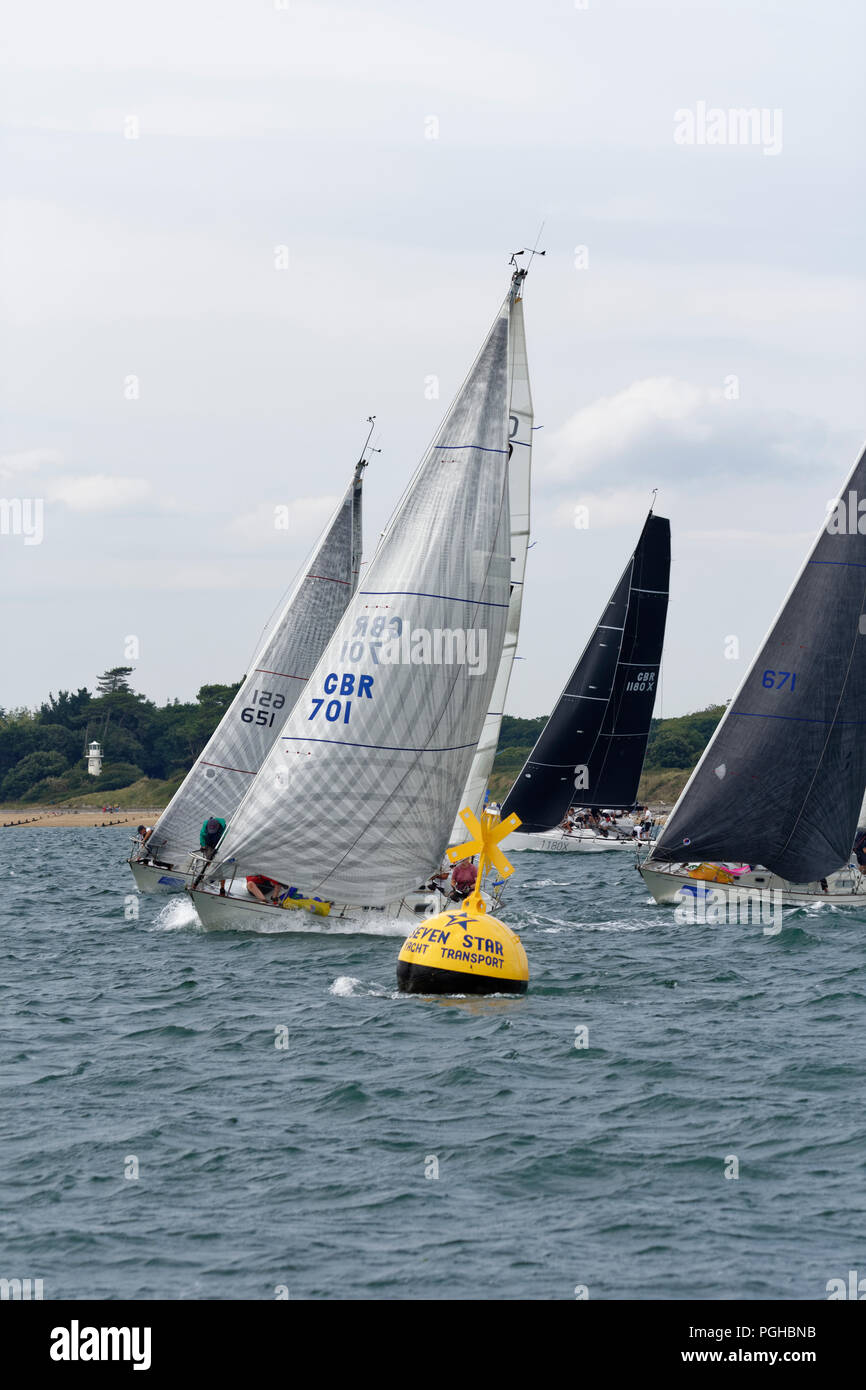 Sailing yacht Andaxi Round Boa sulla sua strada per la vittoria nella Contessa 32 gara di classe a Cowes Week regata nella Solent Foto Stock