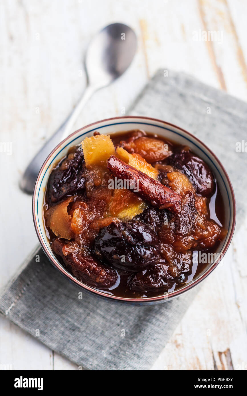 Conserva di frutta in una ciotola Foto Stock