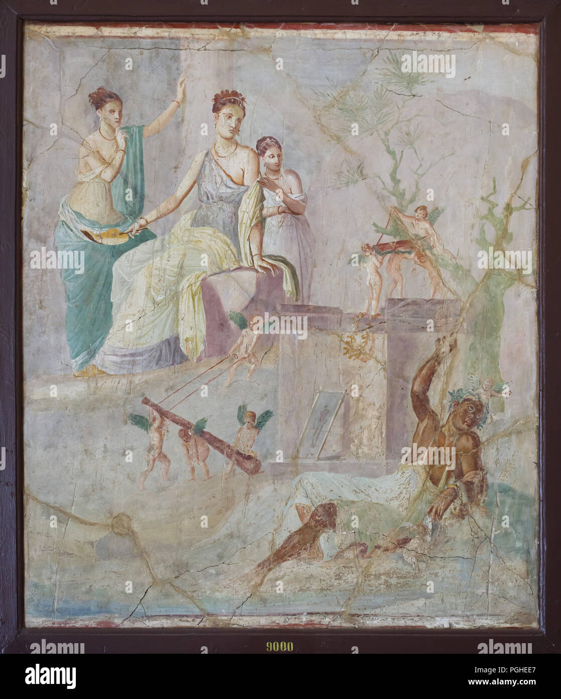 Ercole e Omphale rappresentato in affresco Romano dalla casa del principe di Montenegro (Casa del Principe di Montenegro) in Pompei (40-60 AD), ora esposti nel Museo Archeologico Nazionale (Museo Archeologico Nazionale di Napoli) in Napoli, campania, Italy. La Lydian Regina Omphale, raffigurato in possesso di una foglia-ventola, guarda giù al drunken Ercole con una premurosa espressione; la sua tunica scivola fuori della sua spalla sinistra nel modo di Venere. Ella è affiancato da due giovani ragazze. Hercules indossando una donna del vestito e una corona sulla sua testa inclinabile drunkenly qui di seguito. Amorini giocare con il suo club, whil Foto Stock