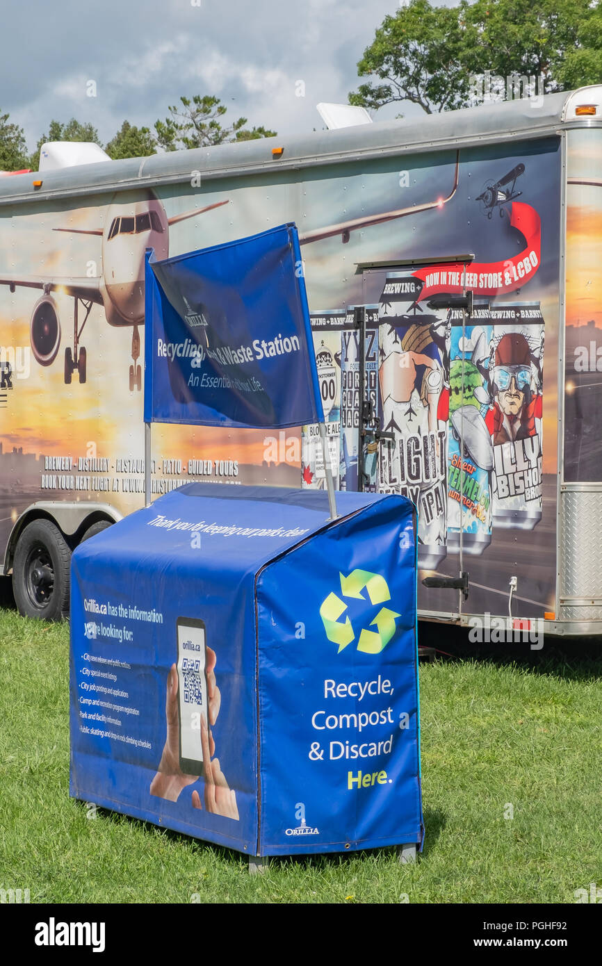 Il riciclaggio dei rifiuti e la stazione in corrispondenza di uno dei festival in Orillia Ontario in Canada. Foto Stock