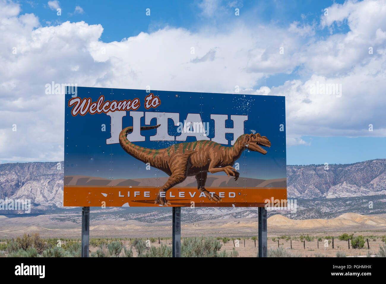 Dinosauro, UT - Giugno 22, 2018: Benvenuti a Utah stato segno di confine lungo il percorso 40 lungo il confine Colorado-Utah Foto Stock