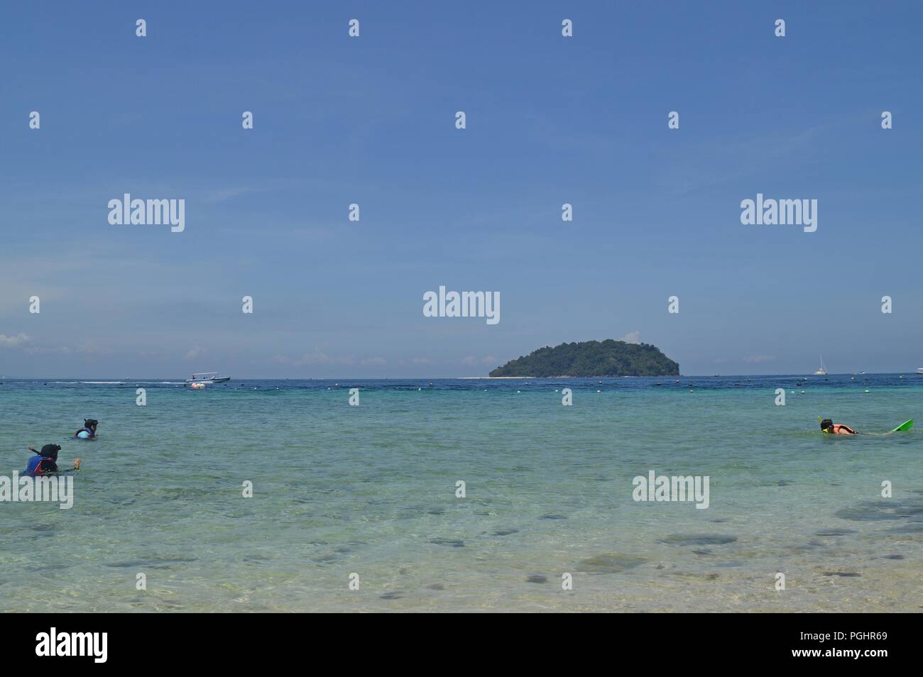 Attività subacquee in spiaggia Foto Stock