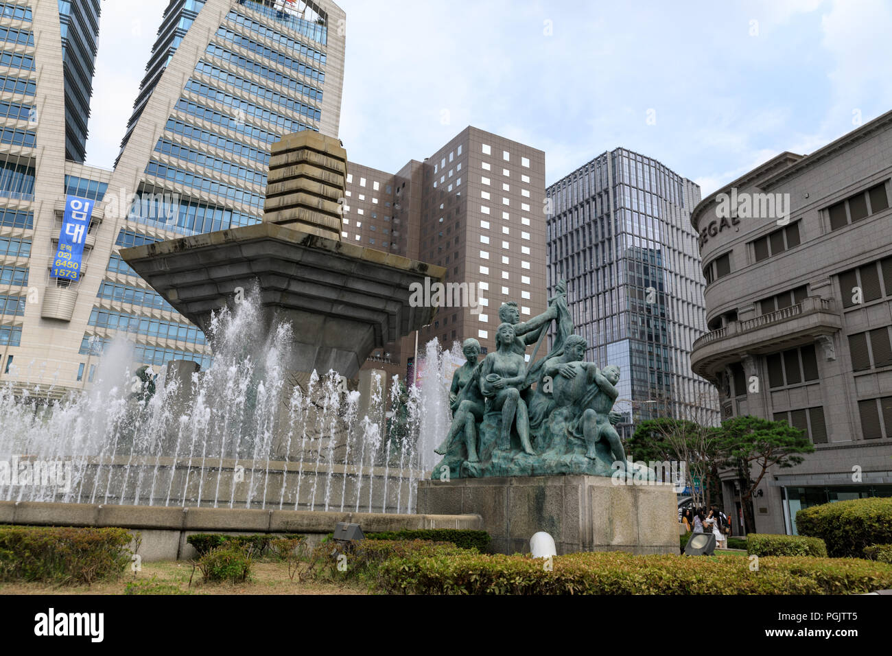 Seoul, Corea del Sud - Lug 23, 2018 : Scultura presso la Banca di Corea fontana al centro di Seoul, Corea Foto Stock