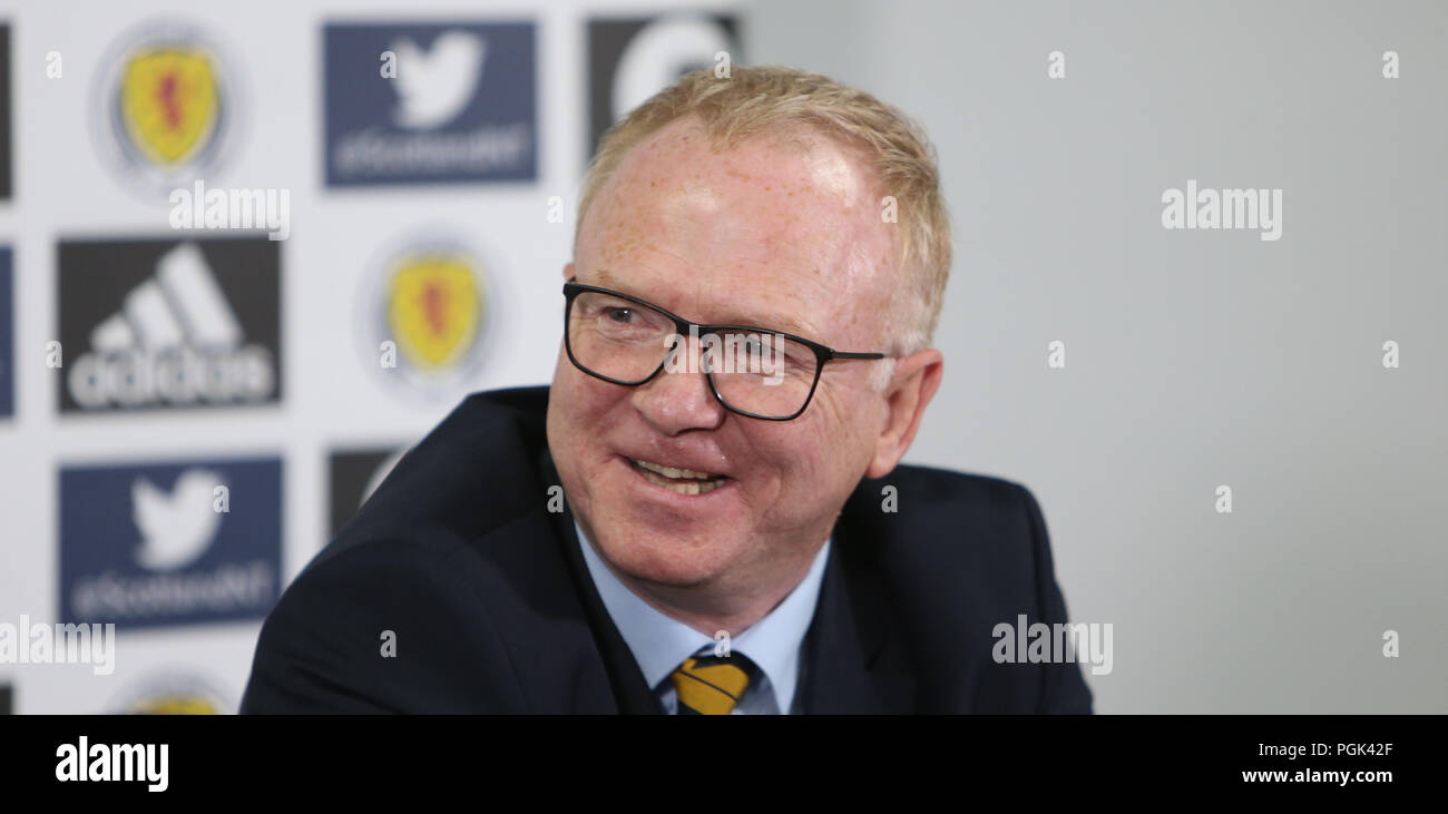 Hampden Park, Glasgow, Regno Unito. Il 27 agosto, 2018. Scozia internazionale della squadra di calcio conferenza stampa; Scozia squadra internazionale allenatore Alex McLeish parla ai media circa la sua squadra Credito: Azione Sport Plus/Alamy Live News Foto Stock