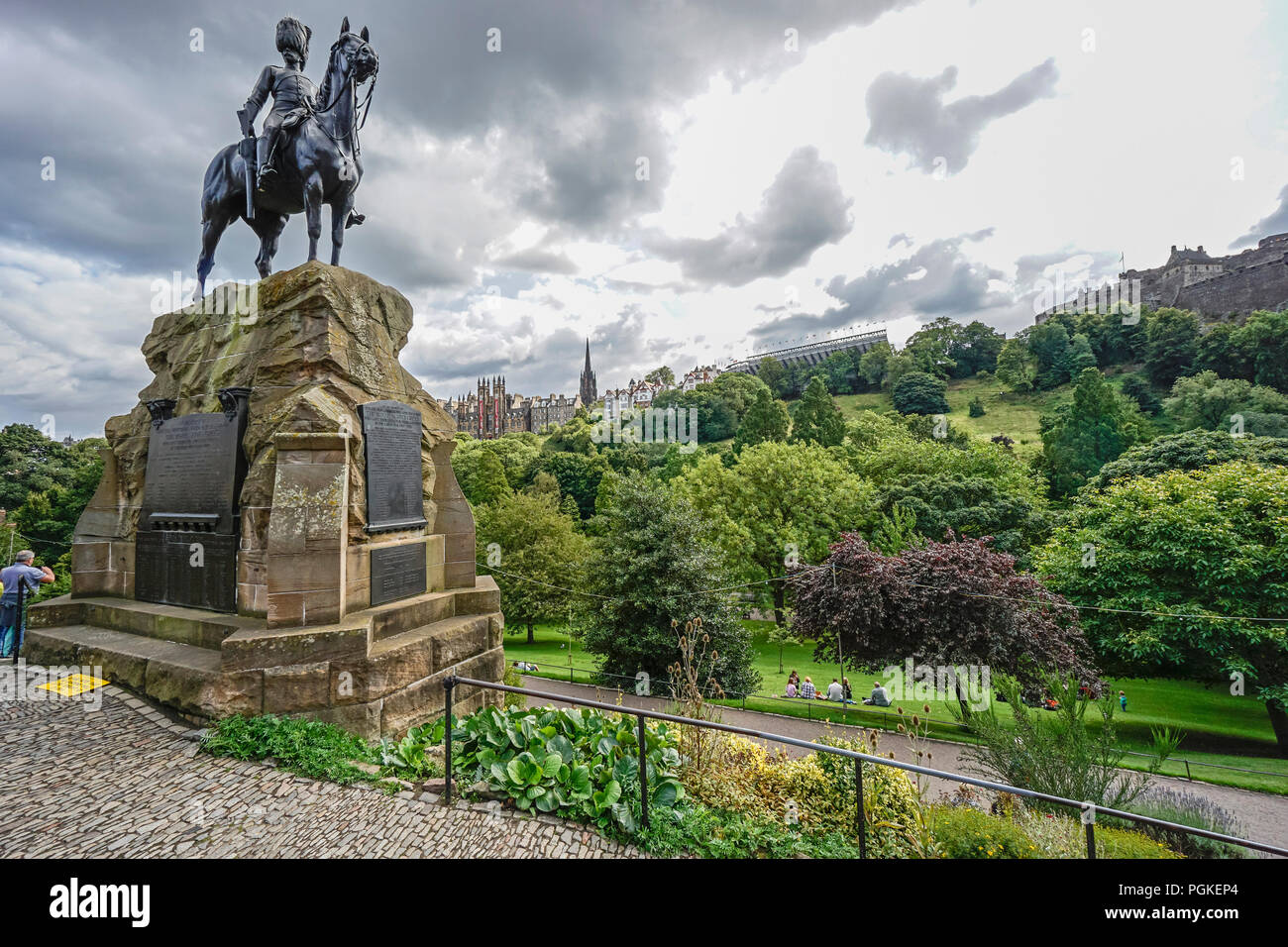 Il Royal Scots Grays memorial nei giardini di Princes Street West a Edimburgo in Scozia UK Foto Stock