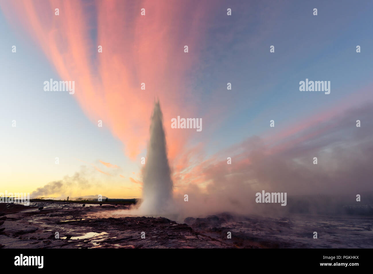 Eruzione del geyser Geysir Foto Stock
