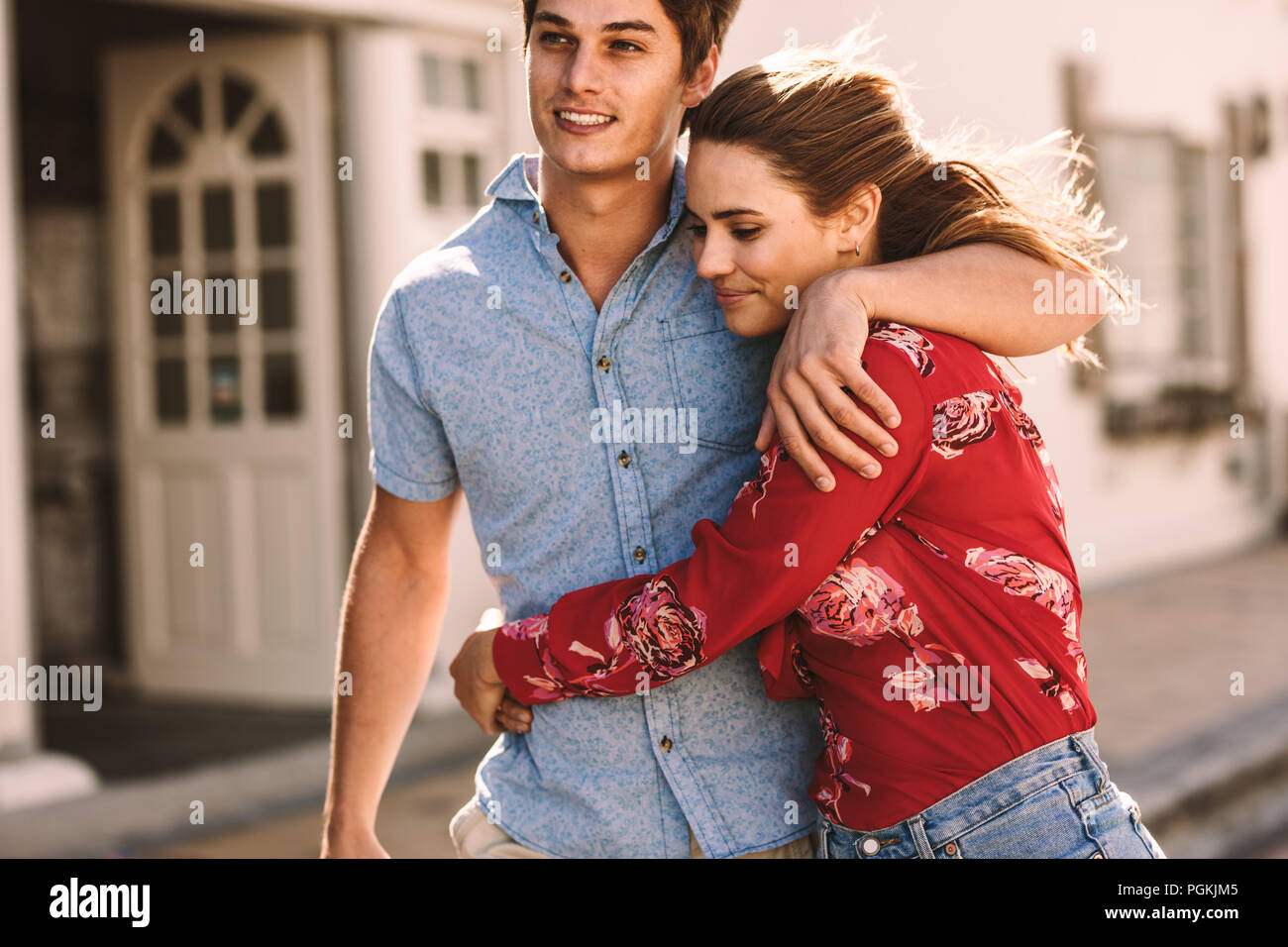 Donna In Braccio A Uomo