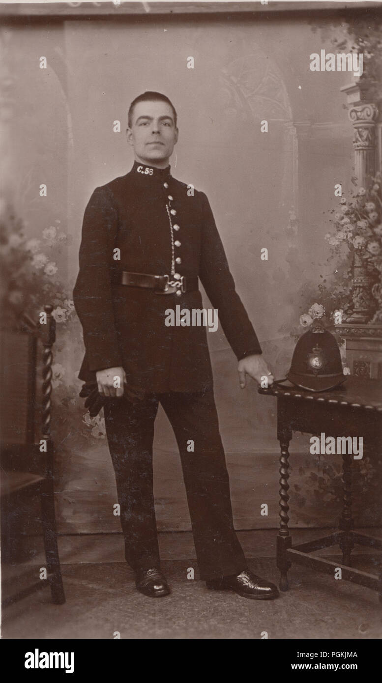 Vintage Londra fotografia di una polizia Constable. Numero di collare C.58 Foto Stock