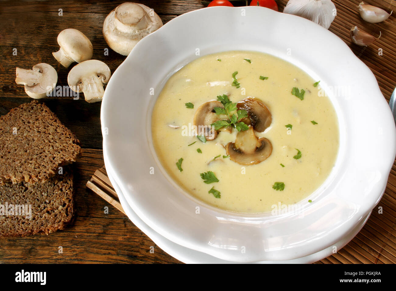Cremosa zuppa di funghi Foto Stock