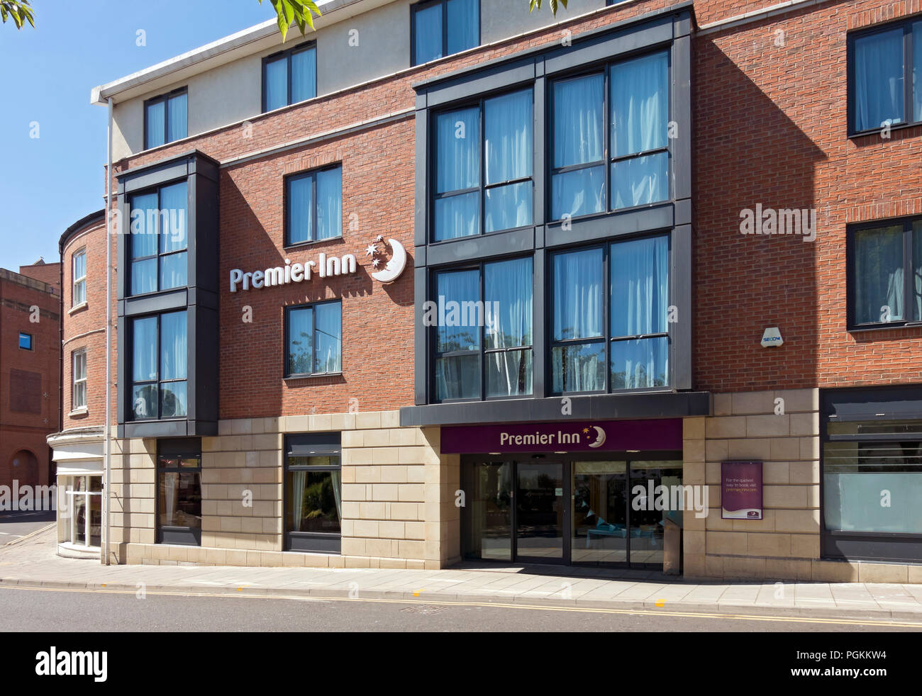 Facciata dell'hotel Premier Inn Falconers Road Scarborough North Yorkshire Inghilterra Regno Unito Gran Bretagna Foto Stock