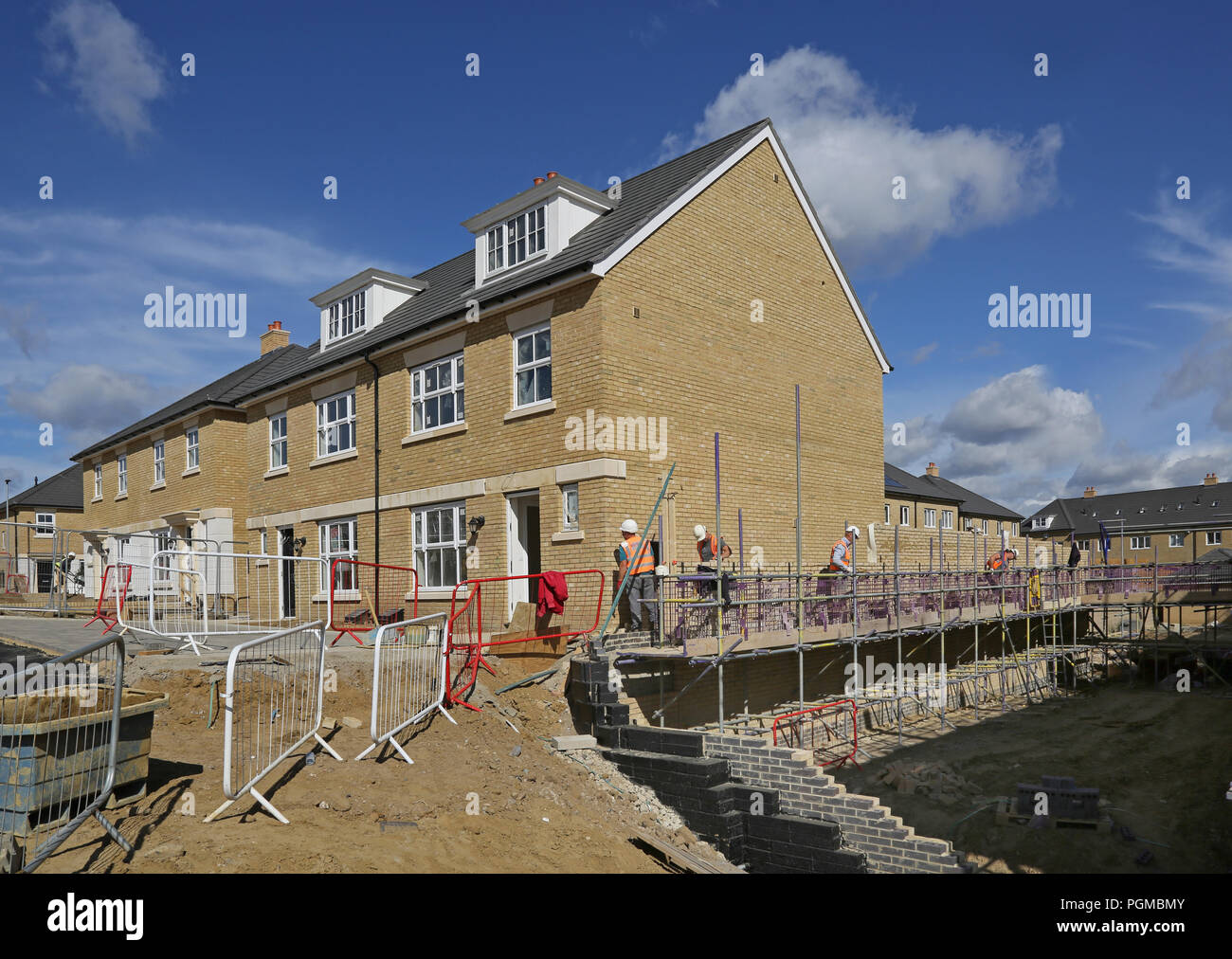 Nuove case in costruzione in Collina del Castello quartiere di Ebbsfleet Garden City, a sud est di Londra, Regno Unito. Un importante nuovo governo iniziativa di alloggiamento Foto Stock