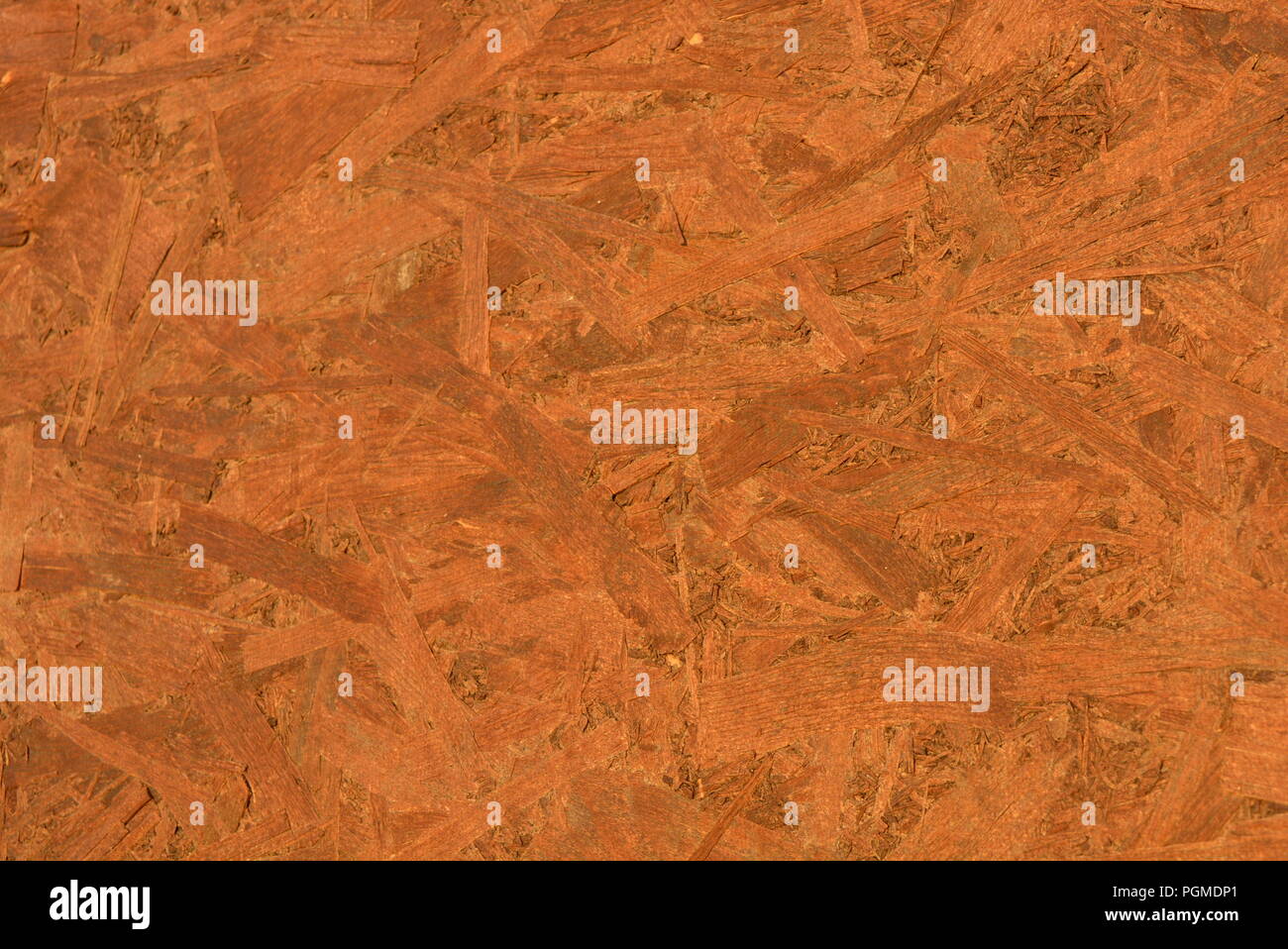 Truciolato orientato alla costruzione rivestito con vernice marrone, piastra di fondo in legno originale. Foto Stock