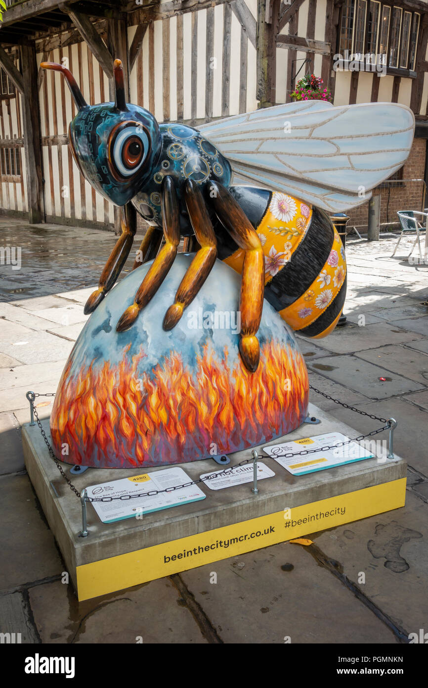 La Bee di speranza e di comunità e rispetto. Bee nella città, arte pubblica evento nella città di Manchester. Oltre 100 api su un libero e per il divertimento di tutta la famiglia trail Foto Stock