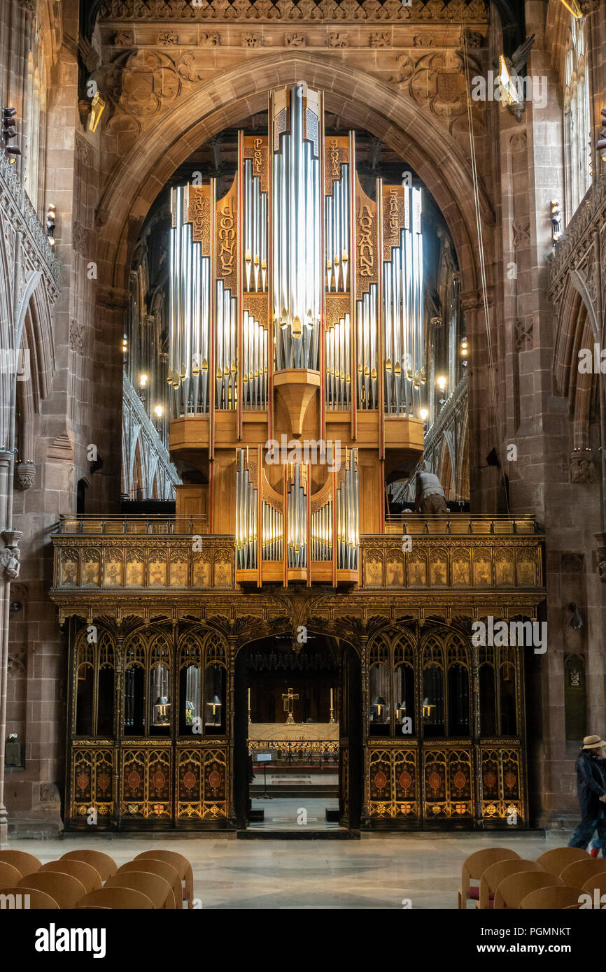 Navata della Cattedrale di Manchester, a Manchester in Inghilterra. Foto Stock