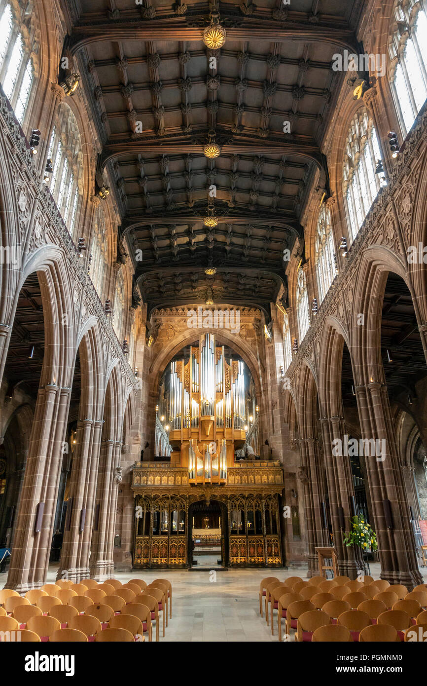 Navata della Cattedrale di Manchester, a Manchester in Inghilterra. Foto Stock