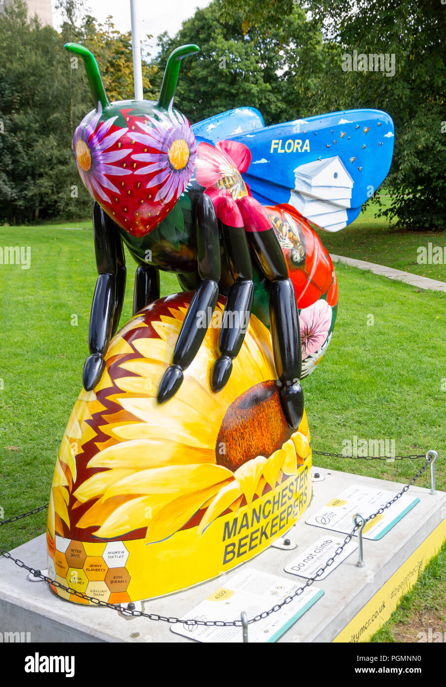 La flora - Peter Davis. Bee nella città, arte pubblica evento nella città di Manchester. Oltre 100 api su un libero e per il divertimento di tutta la famiglia trail Foto Stock