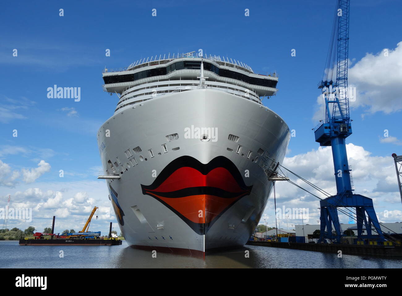 La nuova nave da crociera AIDAnova è il 26 agosto 2018 di fronte alla sala del cantiere Meyer di Papenburg. Foto Stock