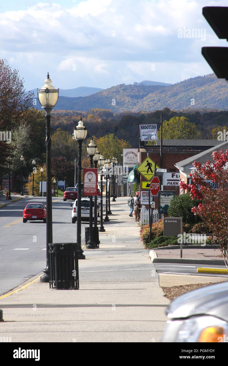 Vista delle Blue Ridge Mountains dal centro di Bedford, Virginia, USA Foto Stock